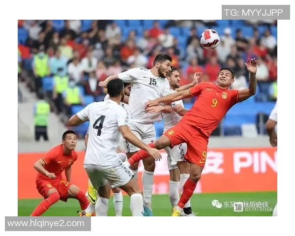 谁是足球场上最拼搏的明星球员揭晓他们的奋斗故事与荣耀时刻